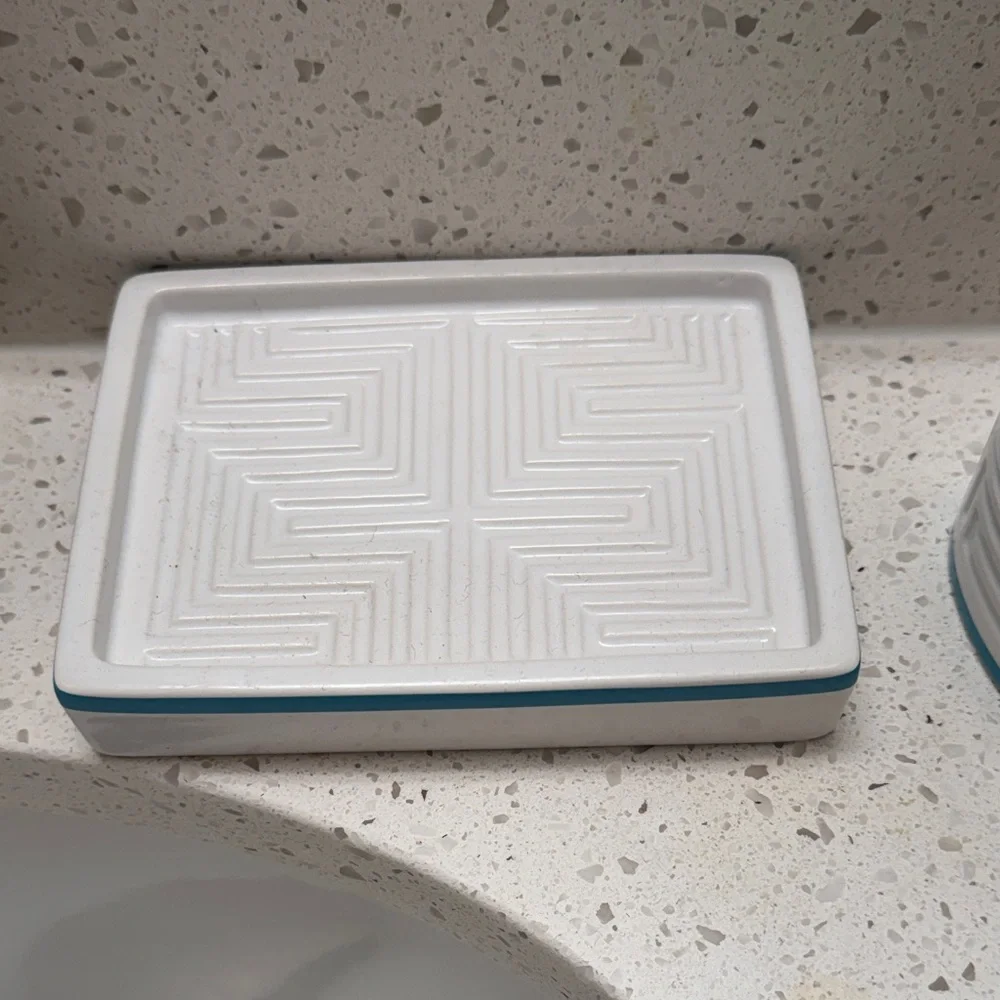 ⚜️ Jonathan Adler White and Blue Bath Accessory Set
